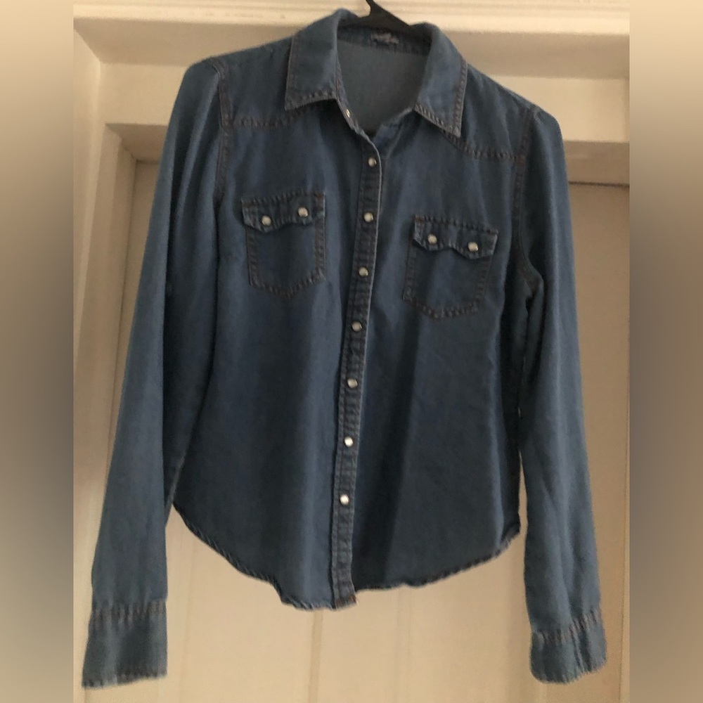 Women’s Jean shirt fairly worn